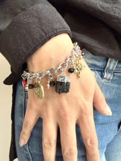 pulsera triple protección nudo de bruja, tetragrammaton y turmalina acero dorado - comprar online