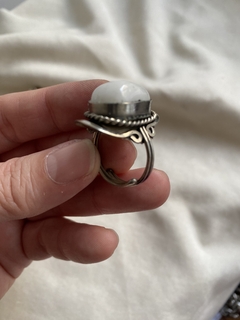 anillo piedra irregular cuarzo rosa en internet