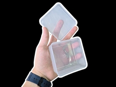 Caja contenedora transparente en internet