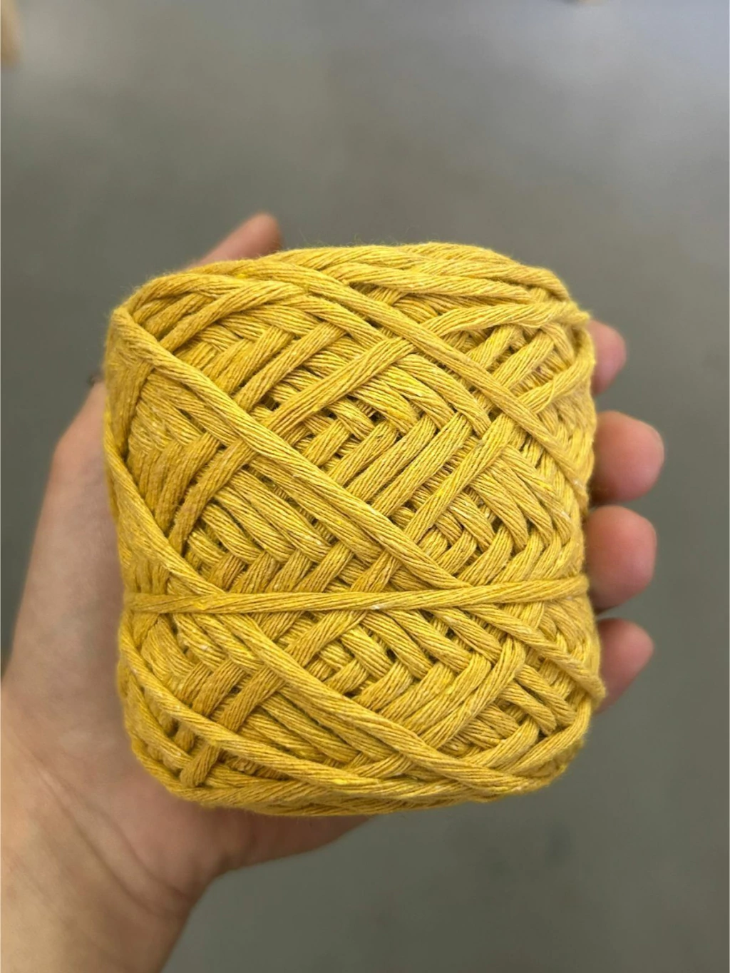Amarillo viejo hilo de algodon (20 hebras - 30mts)