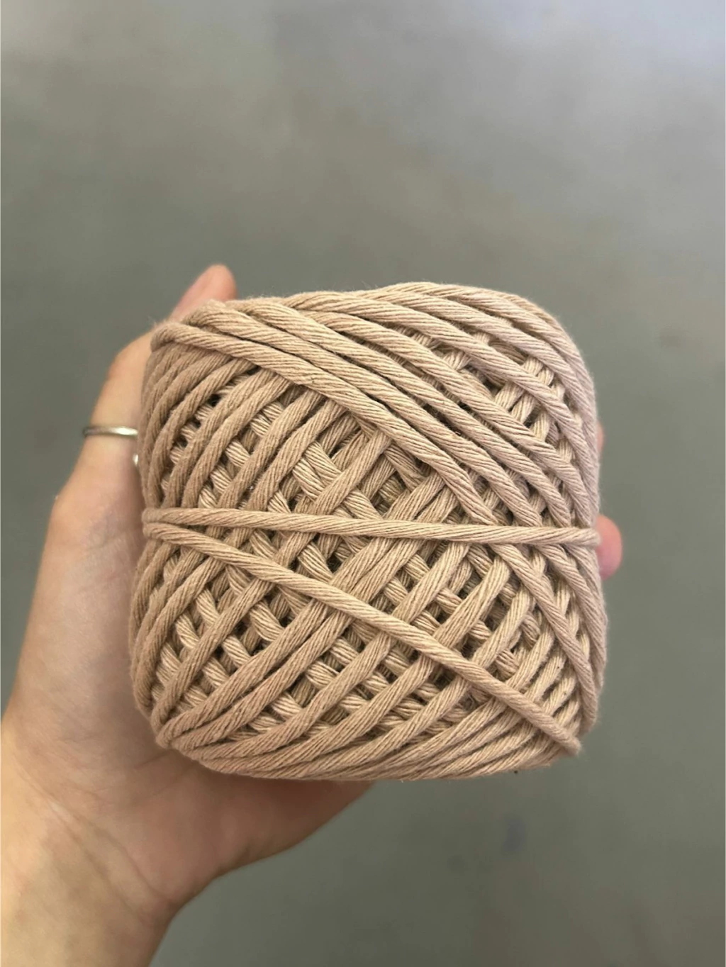 Marron claro hilo de algodon (20 hebras - 30mts)