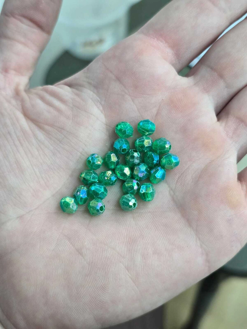 Cuentas facetadas 6mm Verde Trans. Tornasolado x100g≈