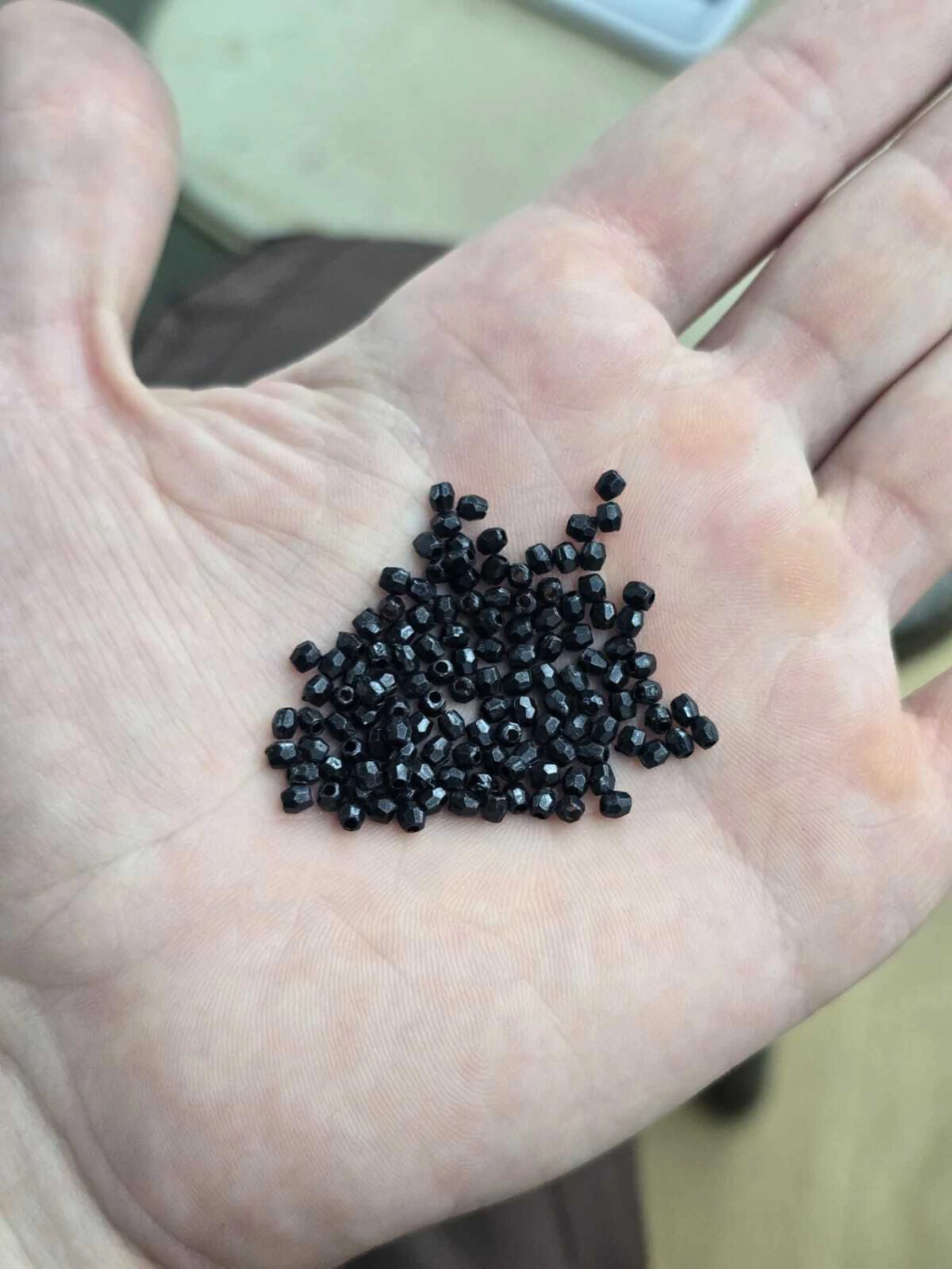 Cuentas facetadas 2mm Negro x100g≈