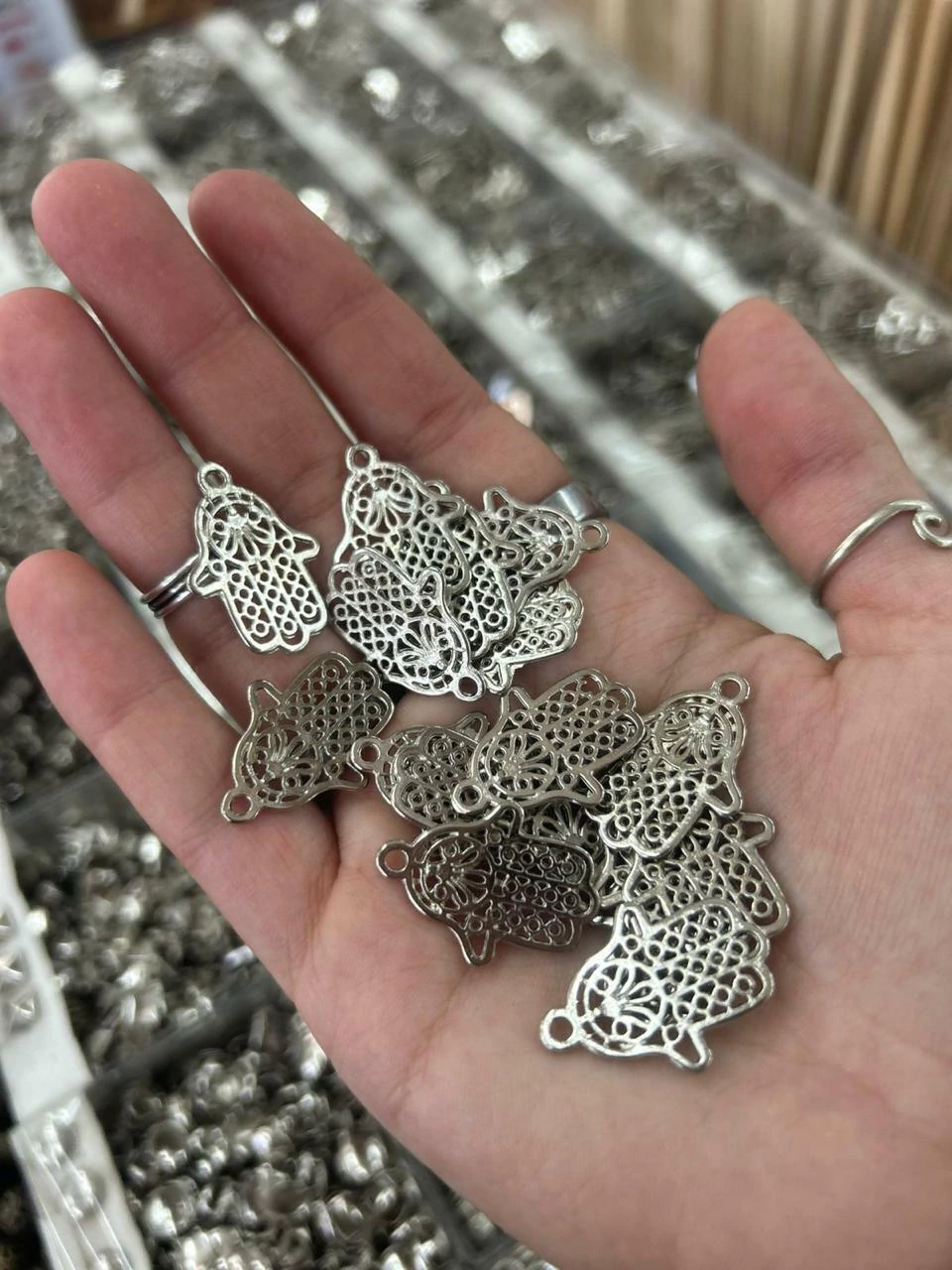 Dijes fundicion mano de Fatima x20g