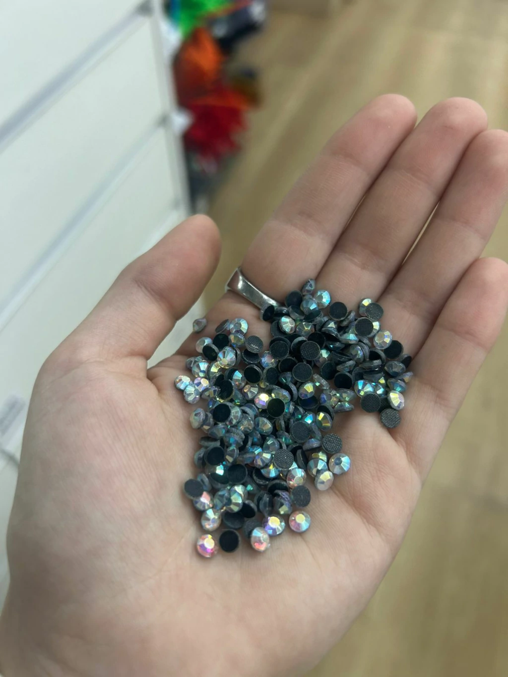 Strass termoadhesivo tornasolado ss20 (aprox 1440 unidades)