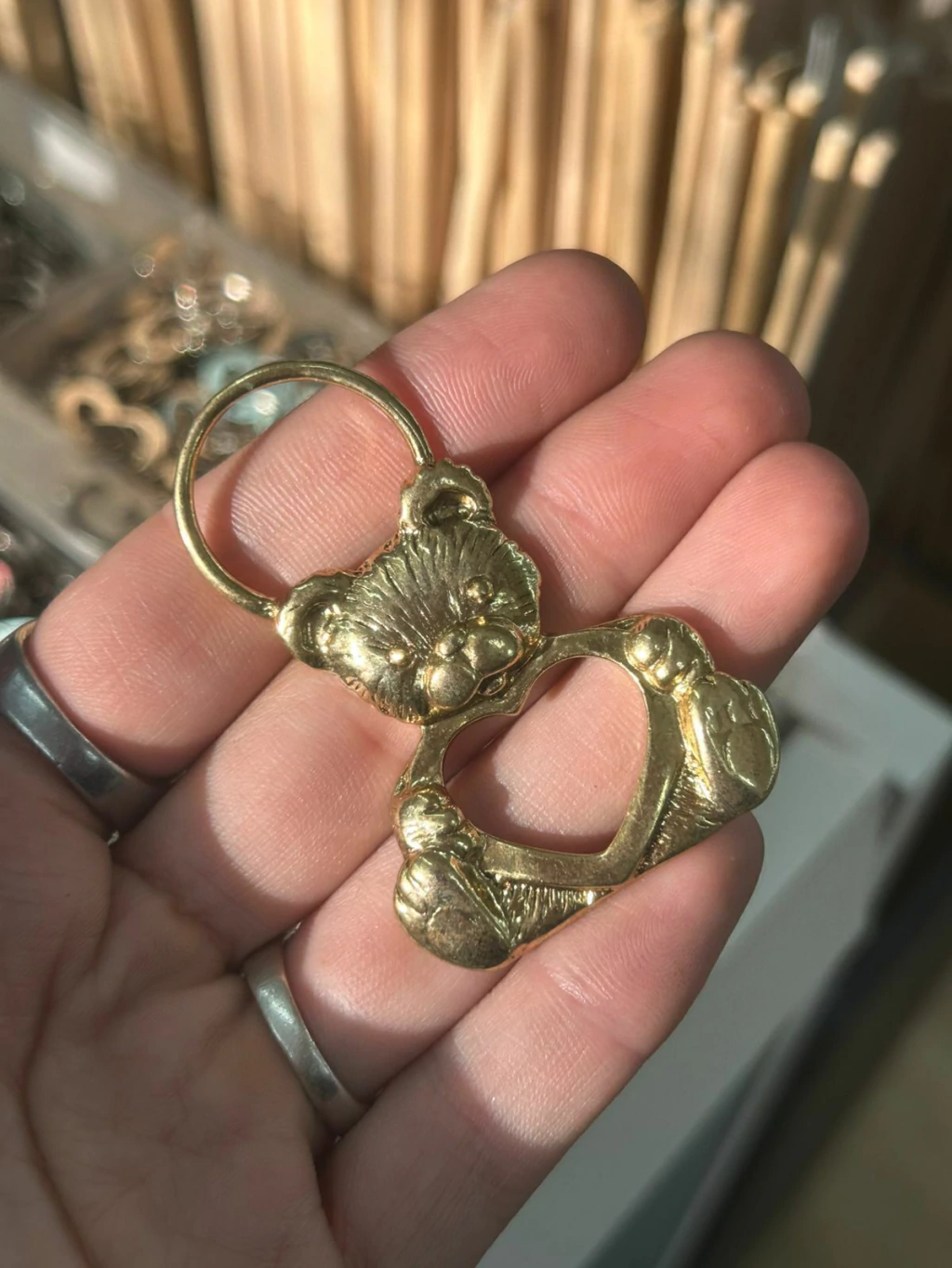 Dije doble agarre oso dorado (6cm aprox)
