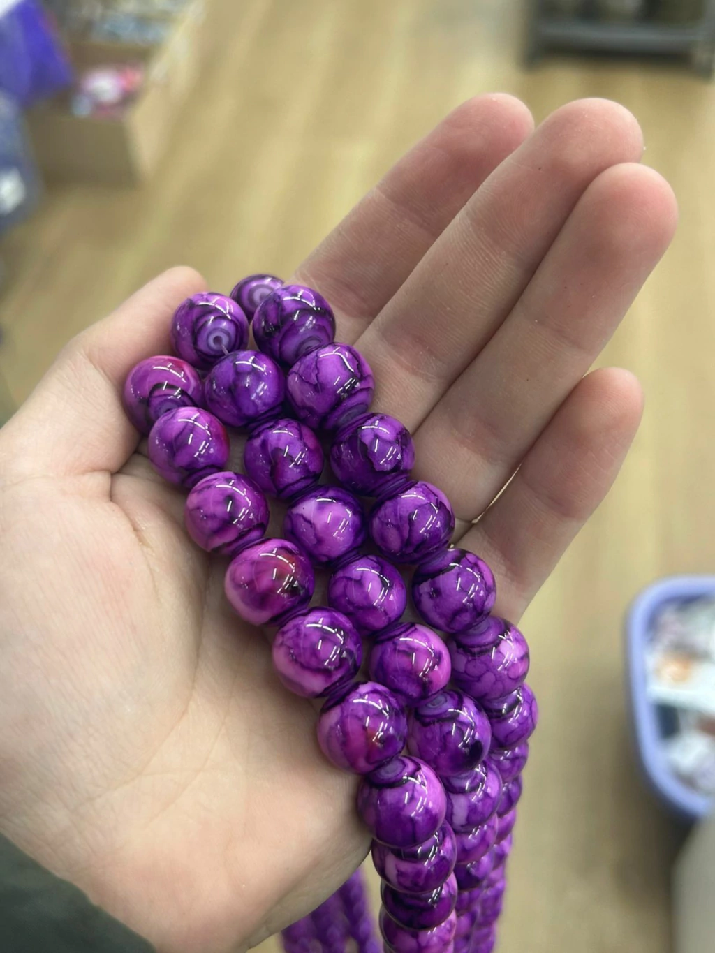 Tira de perla vidrio marmoleado violeta oscuro 14mm (aprox 70cm de largo)