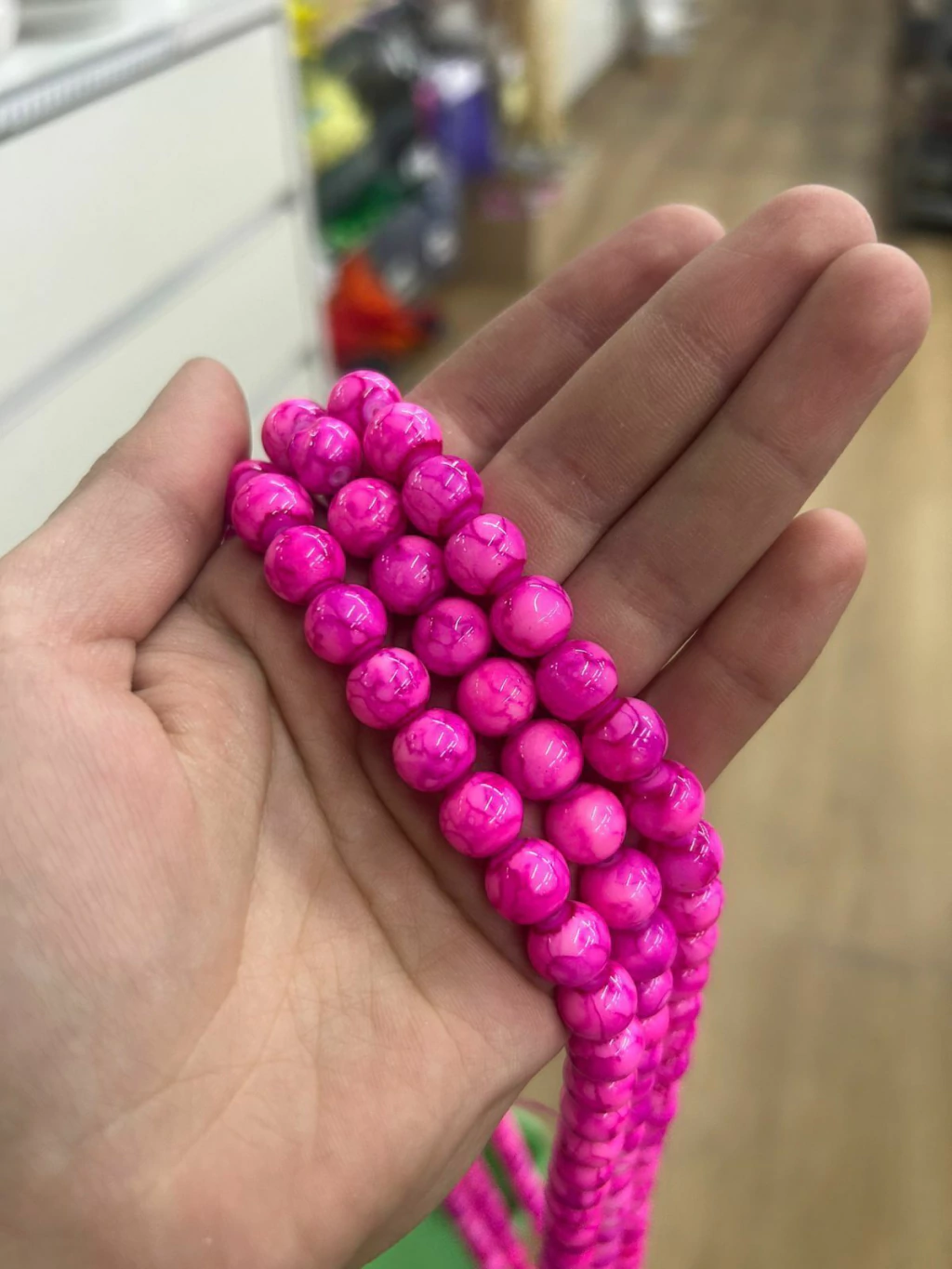 Tira de perla vidrio marmoleado fucsia 10mm (aprox 70cm de largo)