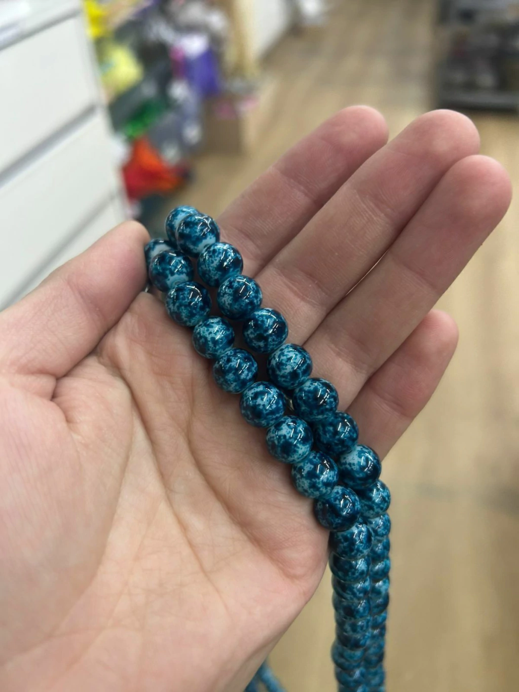 Tira de perla vidrio marmoleada azul 8mm (aprox 70cm de largo)