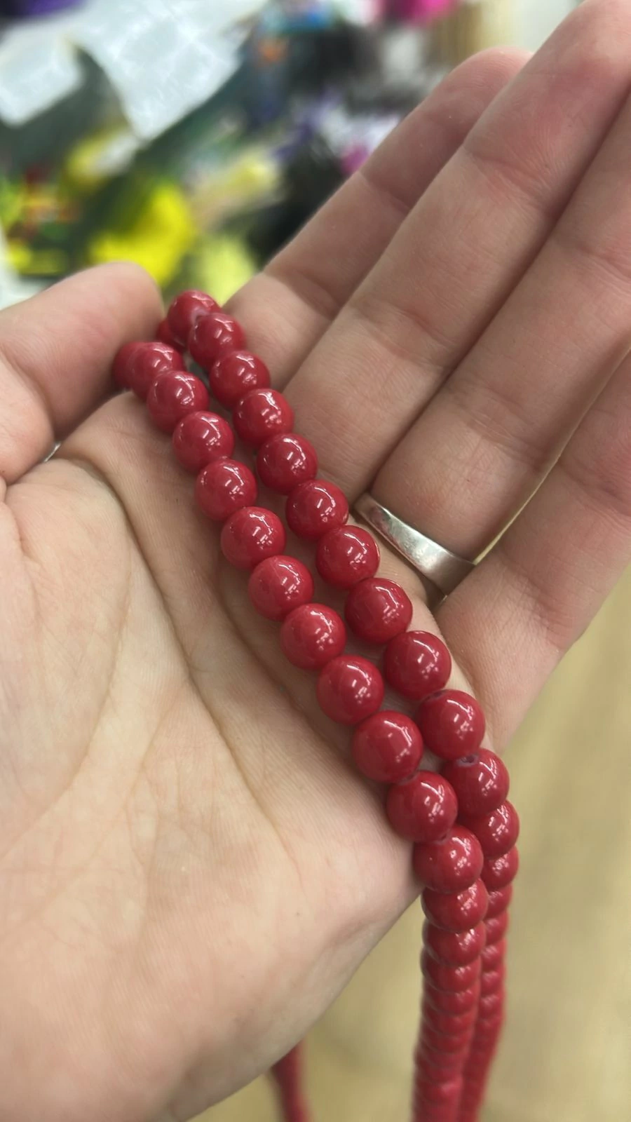 Tira de perla vidrio rojo brillante 8mm (aprox 70cm de largo)