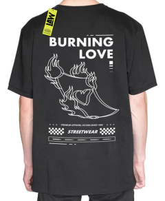 Remera Amor Ardiente Burning Love - Urbano Aesthetic Unisex - tienda online