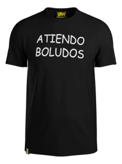 Remera Atiendo Boludos - Meme Cronica - 100% Algod?n Unisex