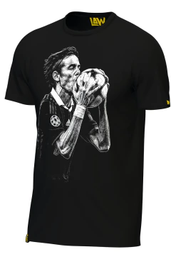 Filippo Inzaghi besando el balón de la - 3108 en internet
