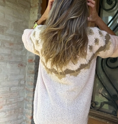 Sweater Flora tejido a mano con guarda rosa, beige y crudo - comprar online