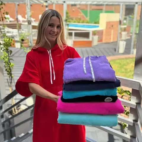2 en 1 poncho-toalla talle M Violeta - comprar online