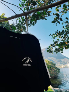 Camiseta Stay Stoked na internet