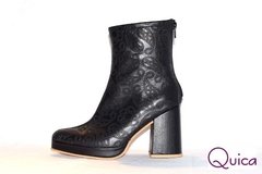 Bota Plataforma Cuero Grabado Taco Trapecio Quica Acha - comprar online