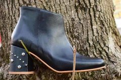 Bota Botineta Vestir Cuero Taco Cuadrado Tachas Quica Trelew