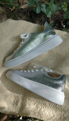 Imagen de Sneakers Zapatillas Cuero Plata Urbana Quica Chapelco