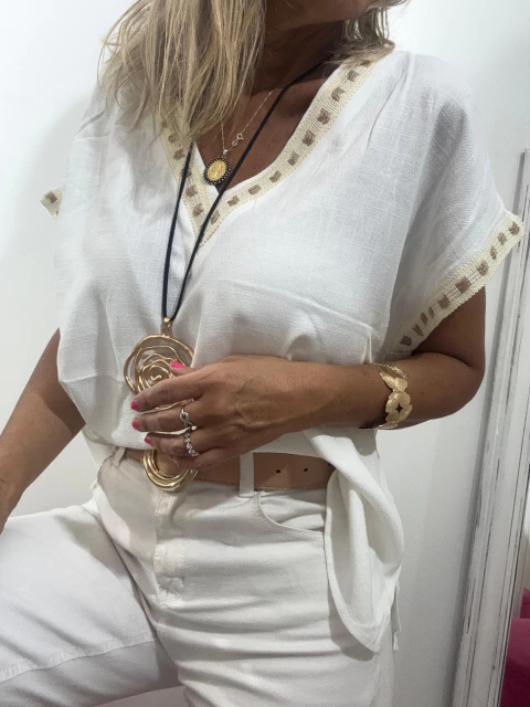 Remerón Premium Lino Cuello V Bordado - comprar online