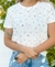 Remera Importada Engomada Estampada Florcitas Blancas con Puntitos - comprar online