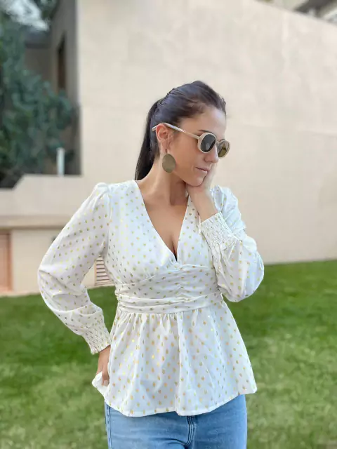 Camisola Premium con Frunce Estampa Lunares Dorados
