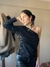 Blusa "Cannes" : Lentejuelas Manga Larga un Hombro - FRESKA Urbana Mayorista 