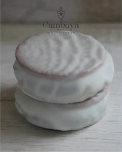 ALFAJOR CHOCOLATE BLANCO RELLENO CON DULCE DE LECHE X DOCENA - comprar online