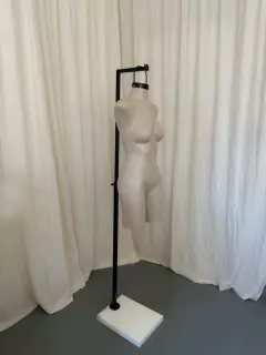 TORSO FIBRA COLGANTE BASE BOSTON CAÑO NEGRO - Maniquies Argentina