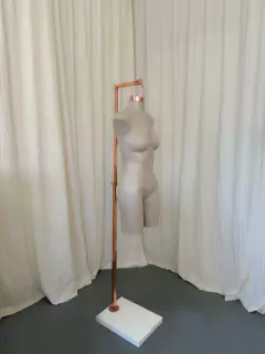 TORSO FIBRA COLGANTE BASE BOSTON CAÑO COBRE en internet