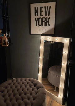 Espejo con luces decorativo