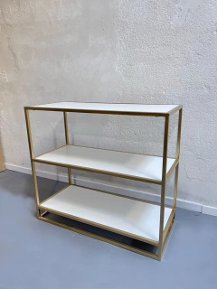 MESADA DORADA CON ESTANTES