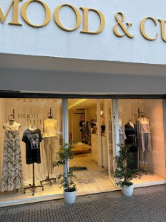 Maniquies colgantes y bustos para Mood en internet