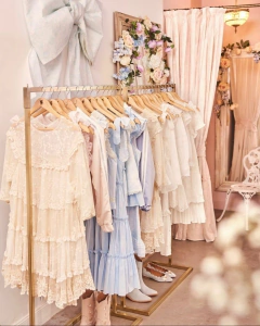 PERCHERO MINIMALISTA BRONCE Y CROMO en internet