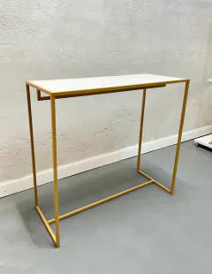 Mesa dorada mediana - tienda online