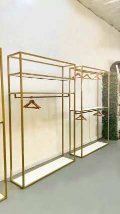 Imagen de ESTRUCTURA CON ESTANTES Y BARRALES