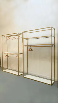 ESTRUCTURA CON ESTANTES Y BARRALES - Maniquies Argentina