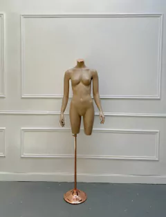 TORSO DAMA CON BRAZOS BASE REPUJADA COBRE - comprar online