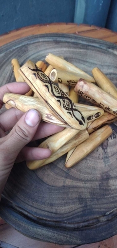 Kuripe (AUTO APLICADOR DE RAPÉ) - Palo Santo Sagrado Peruano (Artefato de muito Poder) Muito Raro - comprar online
