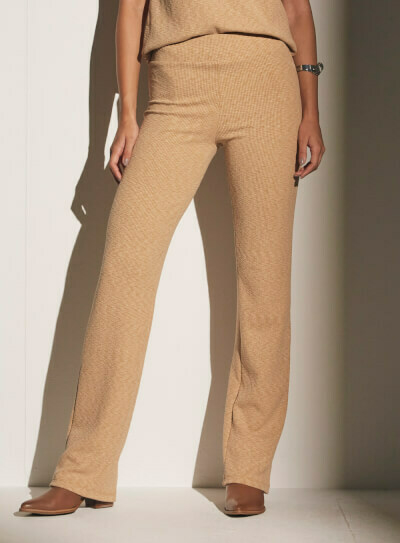 Calça reta texturizada sommer