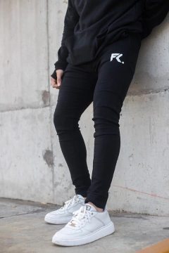 Pantalón Jogging Shield Black Fuark en internet