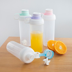 Shaker Batidor Color Pastel 600 Ml Tapa A Rosca Con Esfera