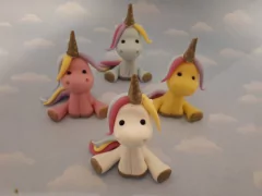 Souvenirs 10 Unicornios Porcelana Fria - comprar online