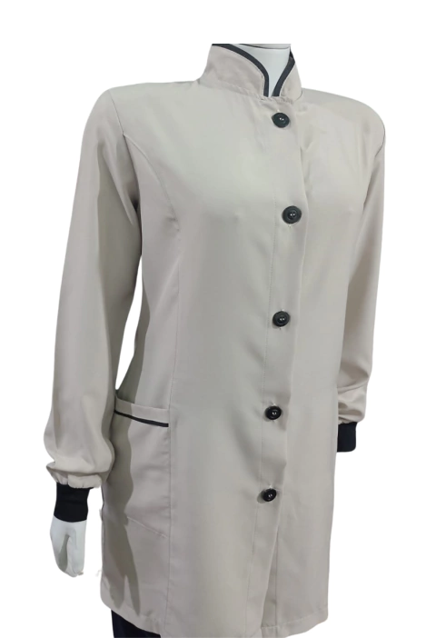 Jaleco feminino bege com viés e botões aparentes pretos - tecido microfibra