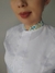 Jaleco feminino branco com floral azul botão coberto - tecido microfibra - a partir de: - comprar online