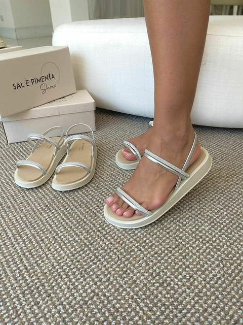 Flat Sara Nude