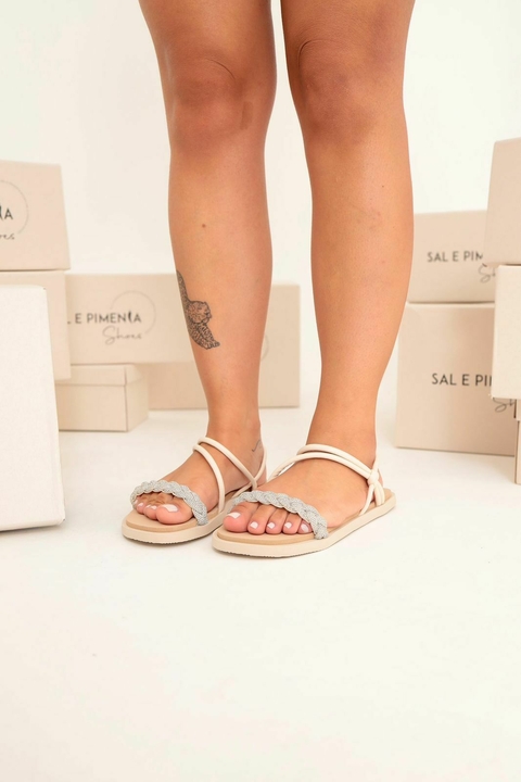 Flat Isadora Nude