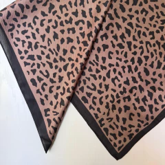 Pañuelo 70x70 ESTAMPADO - tienda online