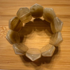 Pulsera CAREY CON PUNTAS en internet