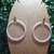Argola cascalho e pedra natural - comprar online